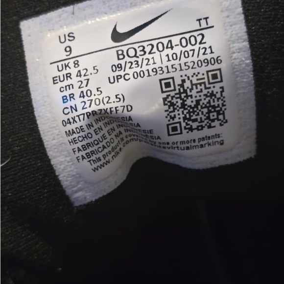 Nike Revolution Men's Black and White Athletic Shoes - Picture 7 of 16